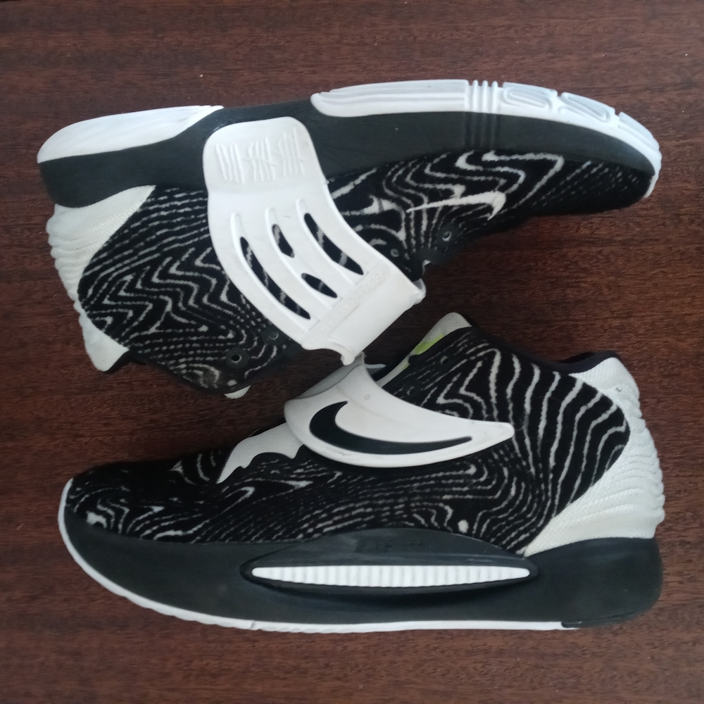 Nike Air Zoom Strobel KD14 Black/White Size 8 Gently Worn Great Condition!